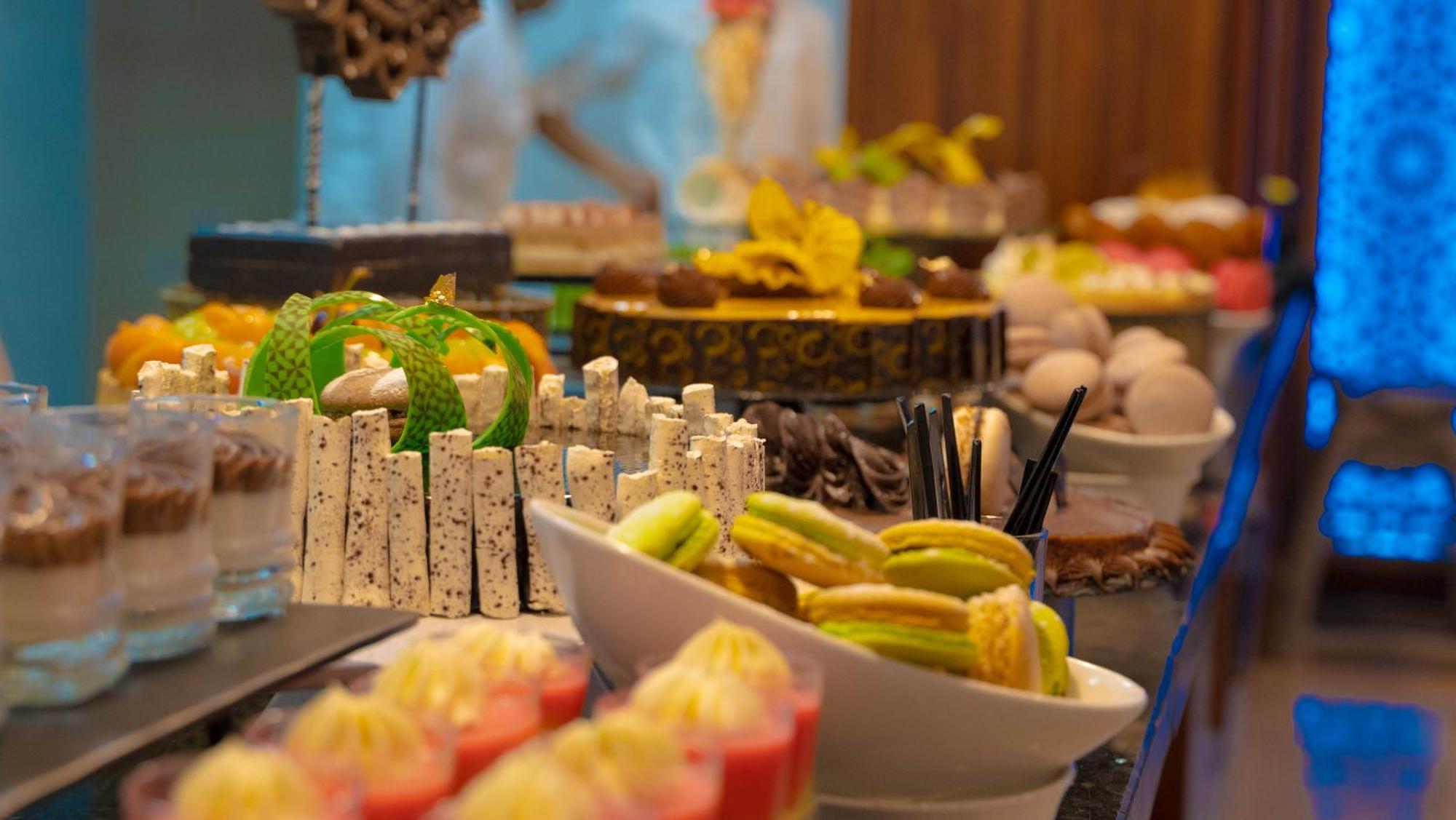 Palm Plaza Marrakech Hotel Marrakesh Ngoại thất bức ảnh A buffet at a hotel